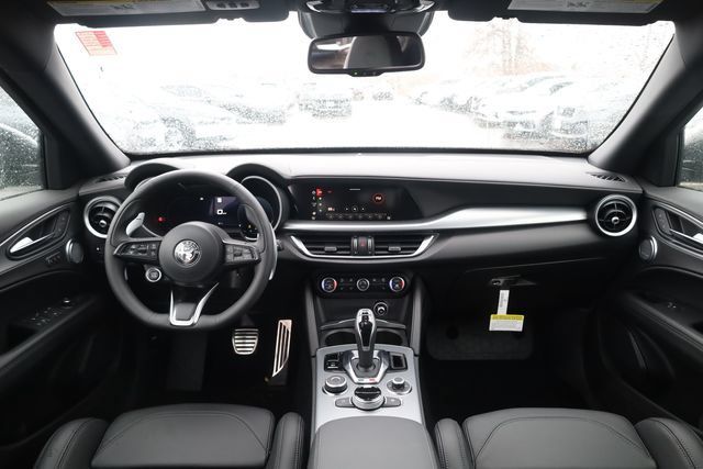 New 2025 Alfa Romeo Stelvio Sprint AWD/4WD image 10