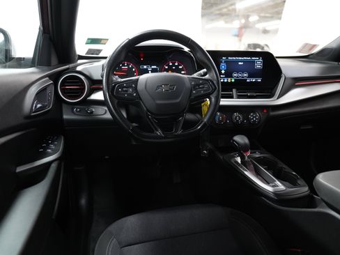 Used 2024 Chevrolet Trax RS FWD image 13