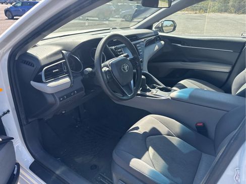 Used 2020 Toyota Camry LE FWD image 11