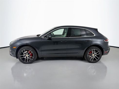 Certified 2022 Porsche Macan S image 2