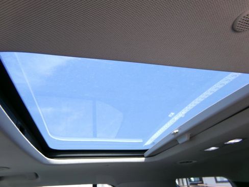Used 2019 Chevrolet Traverse RS AWD/4WD image 46