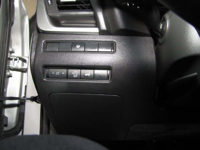 Used 2025 Nissan Rogue SV FWD image 31