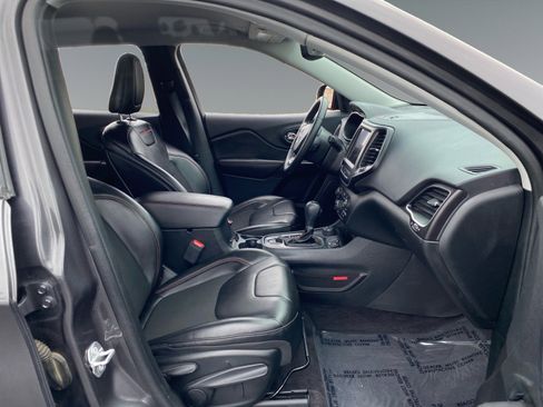 Used 2019 Jeep Cherokee Trailhawk w/ Comfort/Convenience Group image 15