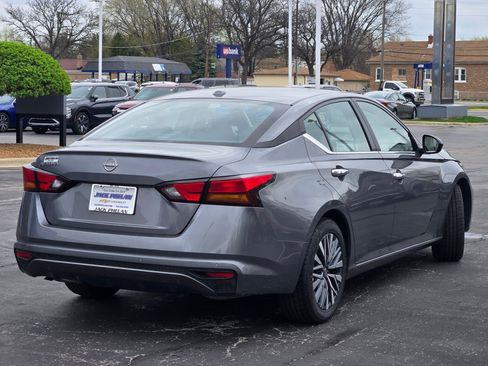 Used 2025 Nissan Altima 2.5 SV FWD image 11
