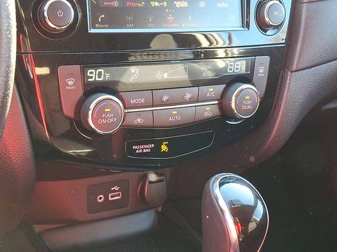 Used 2018 Nissan Rogue SV image 17