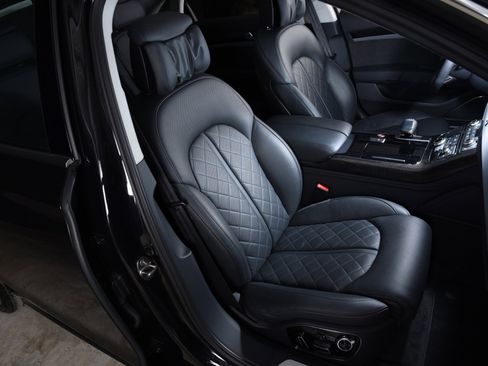 Used 2015 Audi S8 image 18