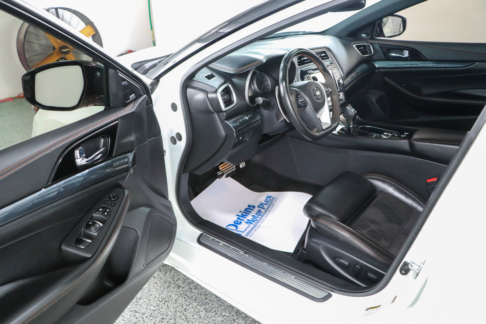 Used 2021 Nissan Maxima SR w/ Sport Mat Group FWD image 3