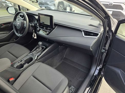Used 2025 Toyota Corolla LE image 12