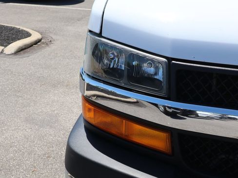 Used 2022 Chevrolet Express 3500 w/ Power Convenience Package RWD image 4