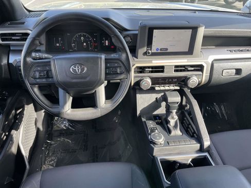 Used 2025 Toyota Tacoma SR5 AWD/4WD image 19