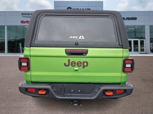 Used 2025 Jeep Gladiator Mojave w/ Convenience Group AWD/4WD image 5