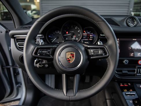 Certified 2026 Porsche Macan AWD/4WD image 29