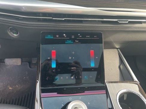Used 2025 Cadillac Escalade Premium Luxury AWD/4WD image 25
