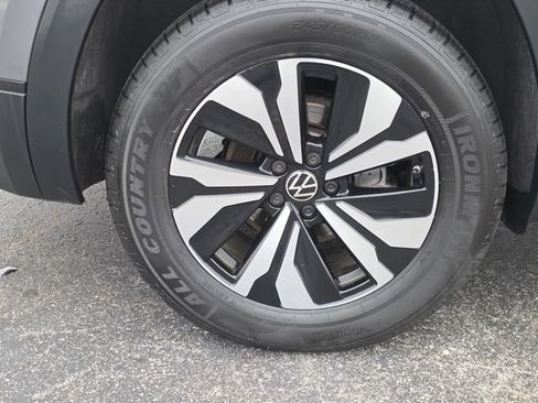 Used 2025 Volkswagen Atlas SE FWD image 14