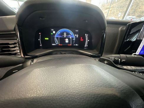 Certified 2025 Toyota Camry SE image 11