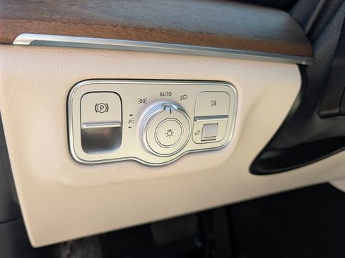 Used 2021 Mercedes-Benz GLE 350 4MATIC image 28