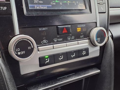 Used 2014 Toyota Camry L image 19