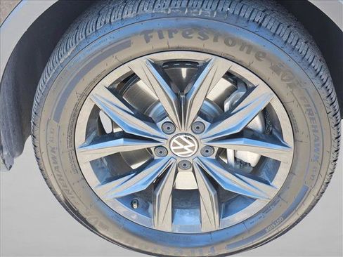 Used 2024 Volkswagen Tiguan SE AWD/4WD image 29