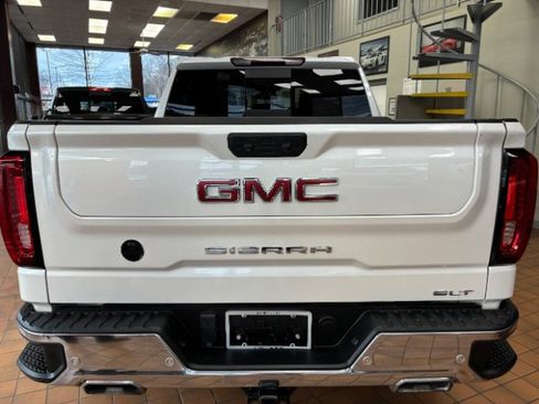Used 2022 GMC Sierra 1500 SLT w/ SLT Premium Plus Package AWD/4WD image 24
