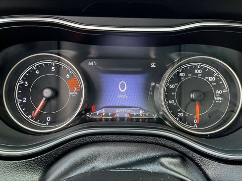 Used 2019 Jeep Cherokee Limited image 24