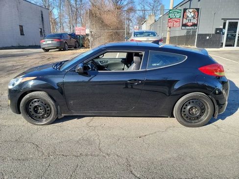 Used 2013 Hyundai Veloster w/ Style Pkg image 9