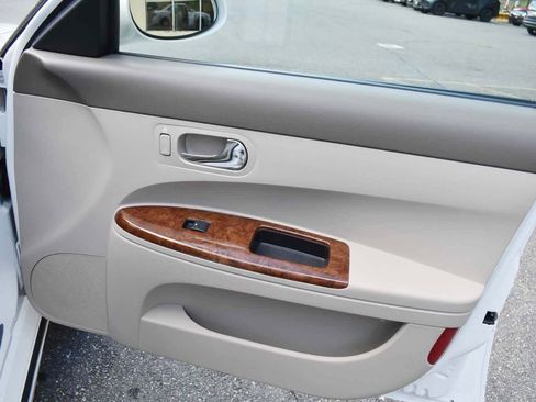 Used 2005 Buick LaCrosse CXL FWD image 40