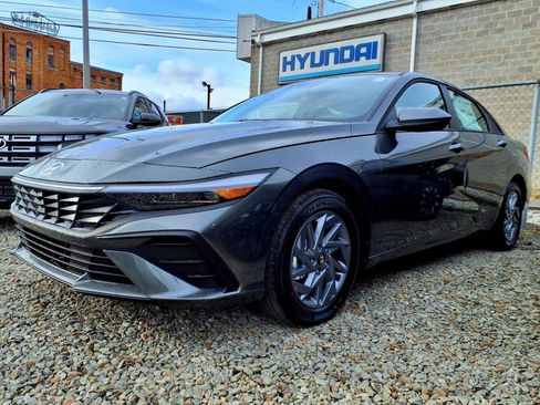 New 2025 Hyundai Elantra Blue image 1