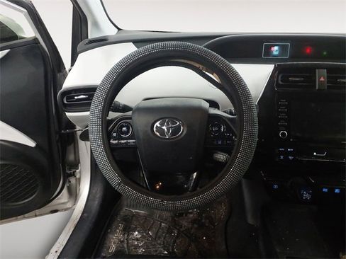Used 2021 Toyota Prius LE image 12