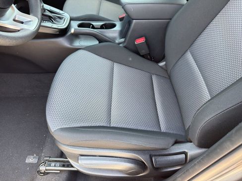 Used 2025 Kia Soul LX w/ LX Technology Package FWD image 12