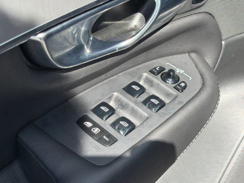 Certified 2025 Volvo XC90 B5 Core image 27