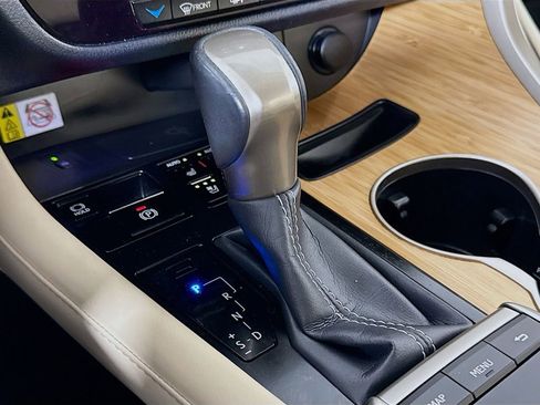 Used 2022 Lexus RX 450hL AWD w/ Premium Package image 17