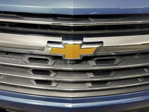 Used 2025 Chevrolet Traverse LT w/ Driver Confidence Package image 9