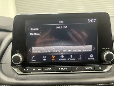 Used 2025 Nissan Rogue SV AWD/4WD image 16