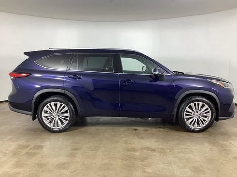 Used 2023 Toyota Highlander Platinum AWD/4WD image 4