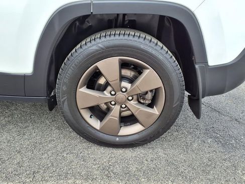 Used 2017 Jeep Cherokee 75th Anniversary image 9