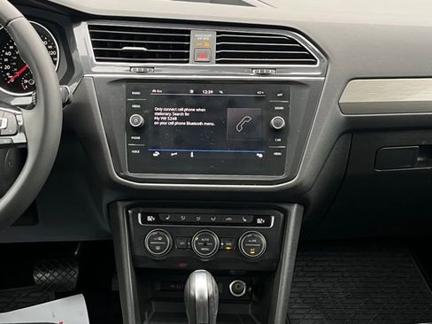 Certified 2021 Volkswagen Tiguan SE w/ Panoramic Sunroof Package image 15