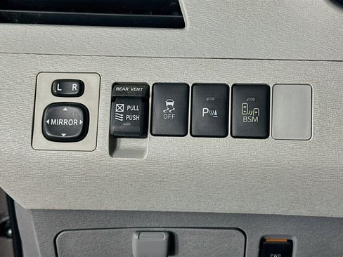 Used 2013 Toyota Sienna XLE FWD image 17