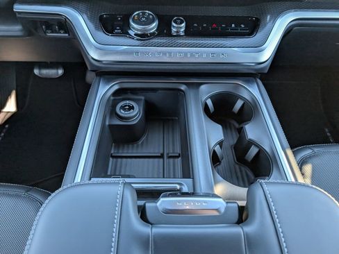 New 2026 Ford Expedition Platinum w/ Stealth Appearance Package image 15