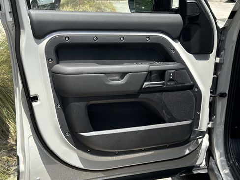 New 2026 Land Rover Defender 110 X-Dynamic SE AWD/4WD image 18