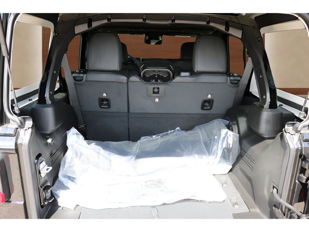 New 2026 Jeep Wrangler Unlimited Sahara AWD/4WD image 17