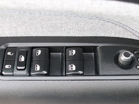 Used 2024 Jeep Compass Latitude AWD/4WD image 46