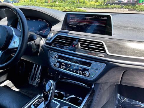 Used 2021 BMW 750i xDrive w/ M Sport Package AWD/4WD image 32