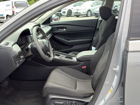 Used 2025 Honda Accord SE image 10