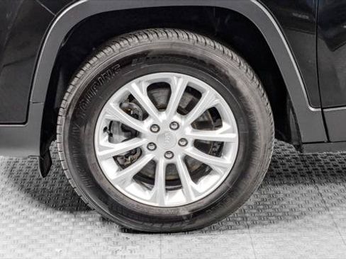 Used 2020 Jeep Cherokee Latitude AWD/4WD image 29