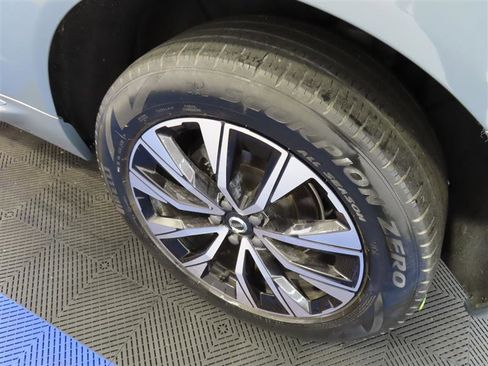 Used 2023 Volvo XC60 B5 Plus AWD/4WD image 34