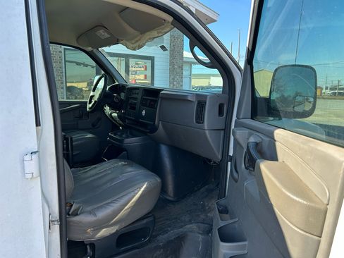 Used 2005 Chevrolet Express 1500 image 18