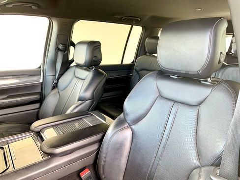 Used 2022 Jeep Wagoneer Series II AWD/4WD image 18