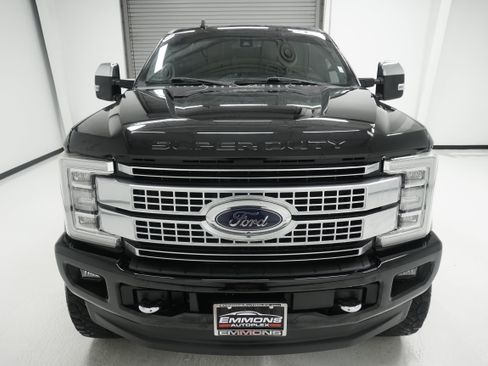 Used 2019 Ford F250 Platinum w/ Platinum Ultimate Package AWD/4WD image 2