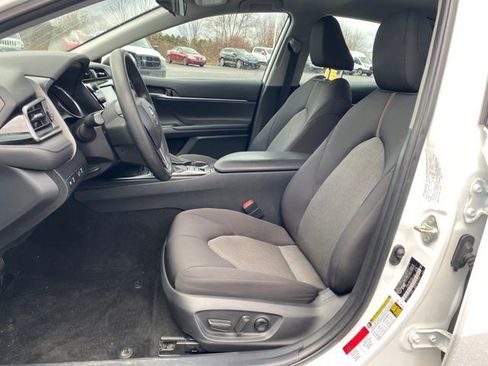 Used 2020 Toyota Camry LE image 12