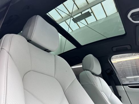 New 2026 Porsche Macan AWD/4WD image 18
